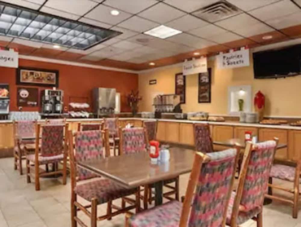 Suburban Studios, Kearney Luaran gambar