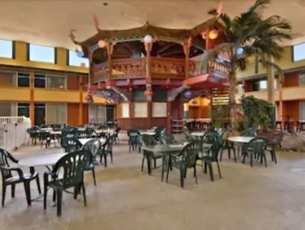 Suburban Studios, Kearney Luaran gambar