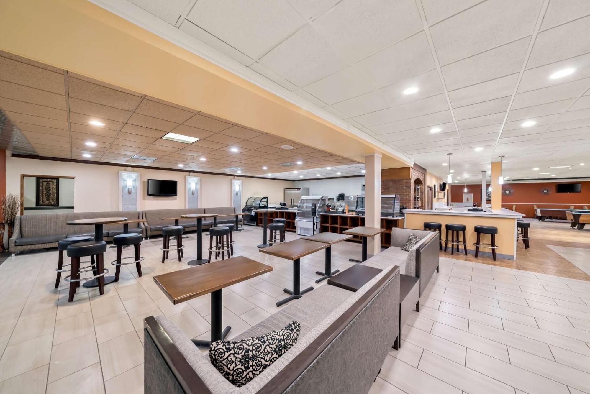 Suburban Studios, Kearney Luaran gambar
