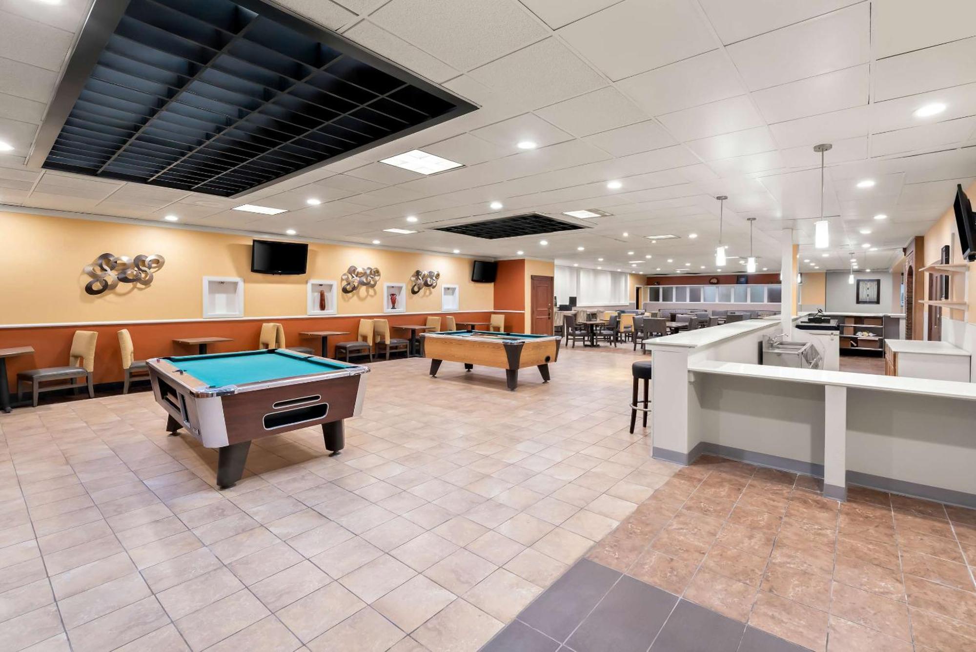 Suburban Studios, Kearney Luaran gambar