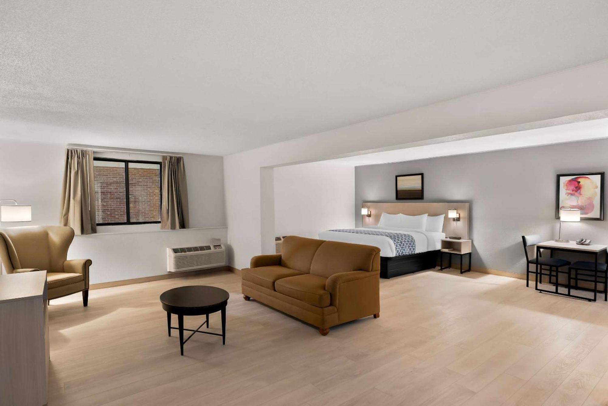 Suburban Studios, Kearney Luaran gambar