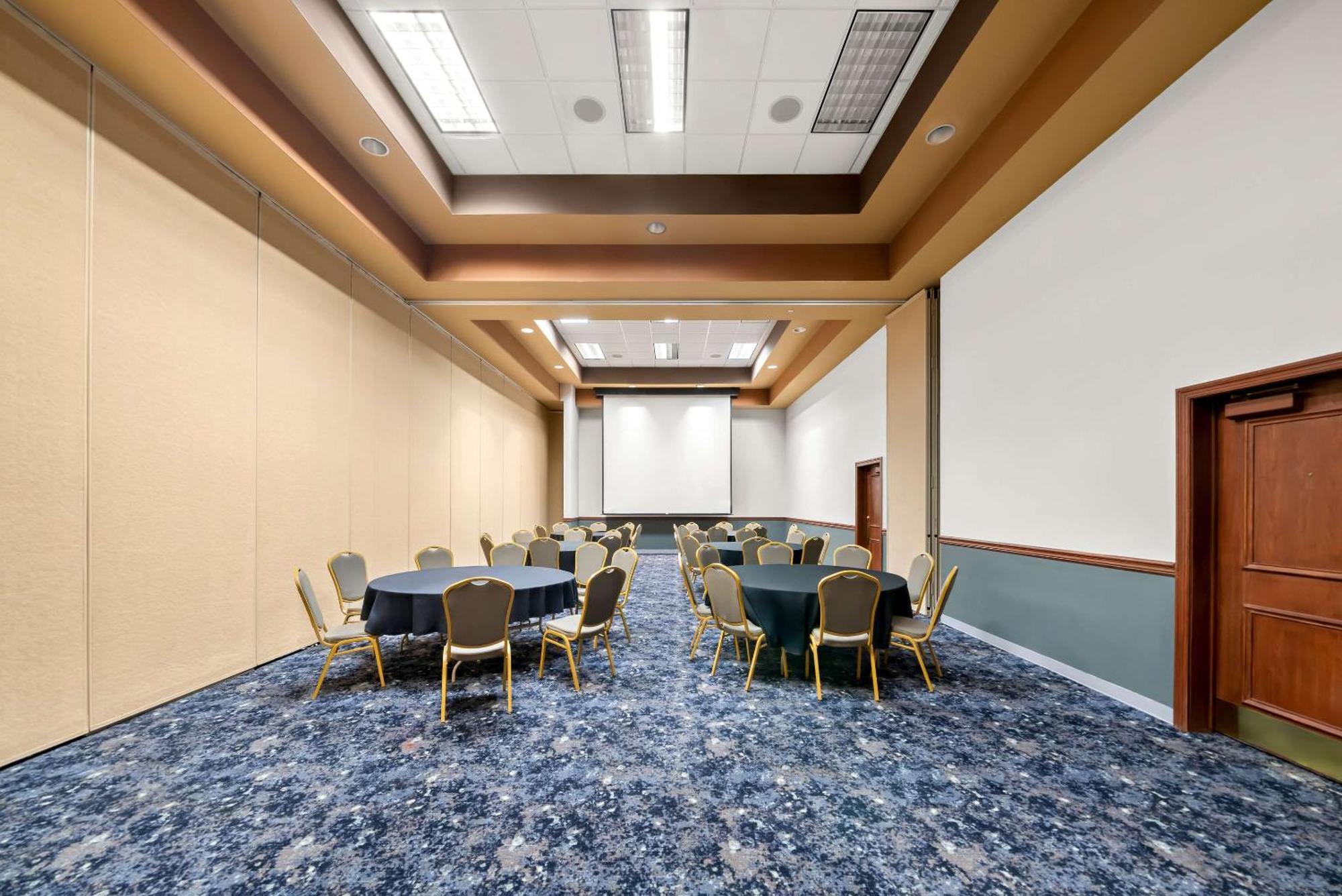 Suburban Studios, Kearney Luaran gambar