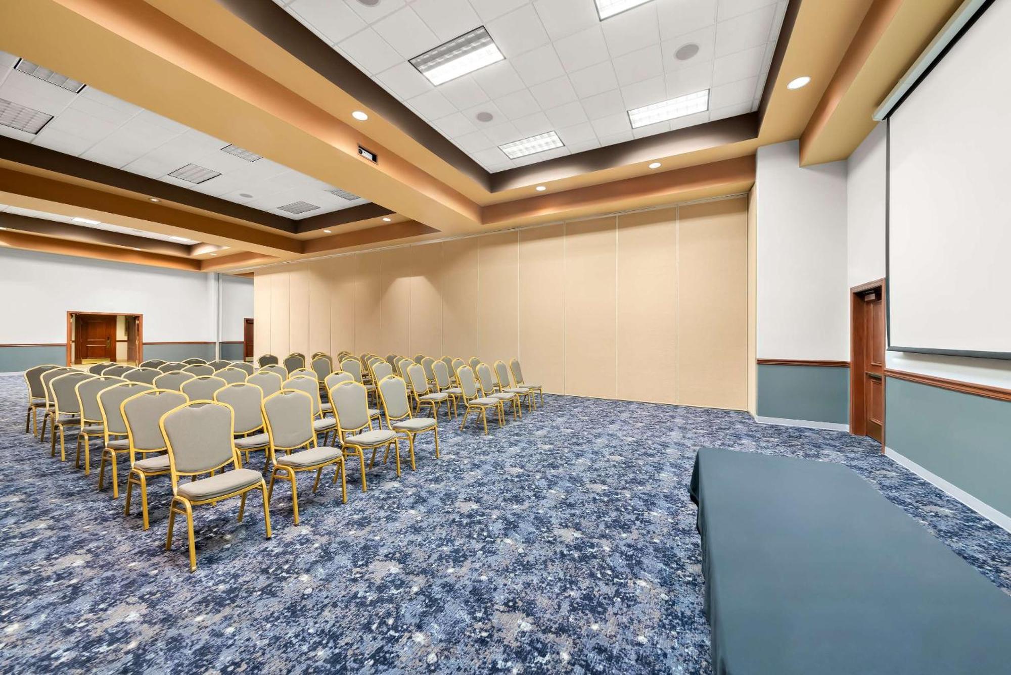Suburban Studios, Kearney Luaran gambar