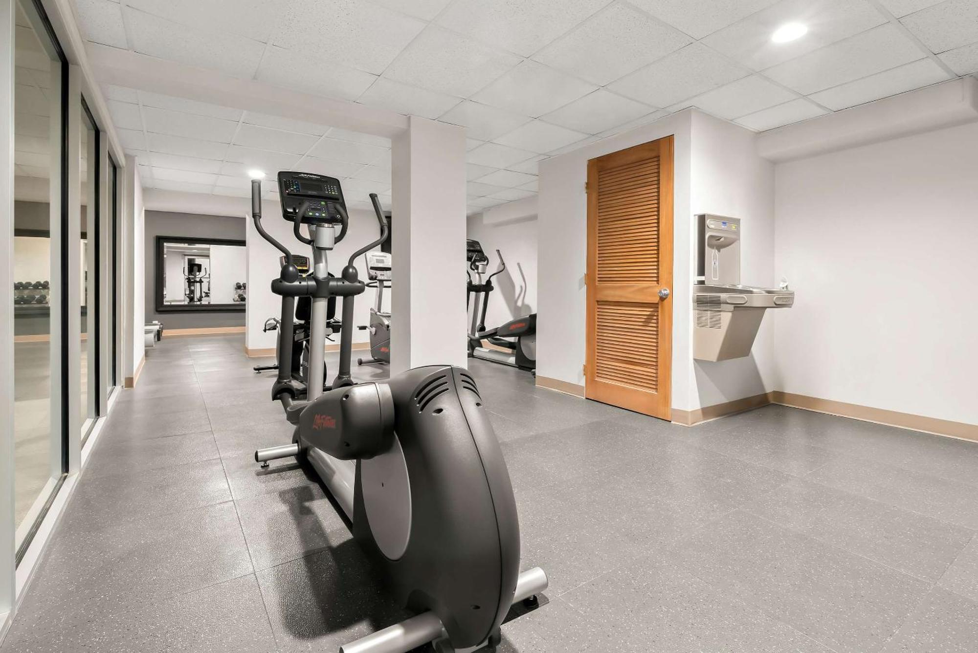 Suburban Studios, Kearney Luaran gambar