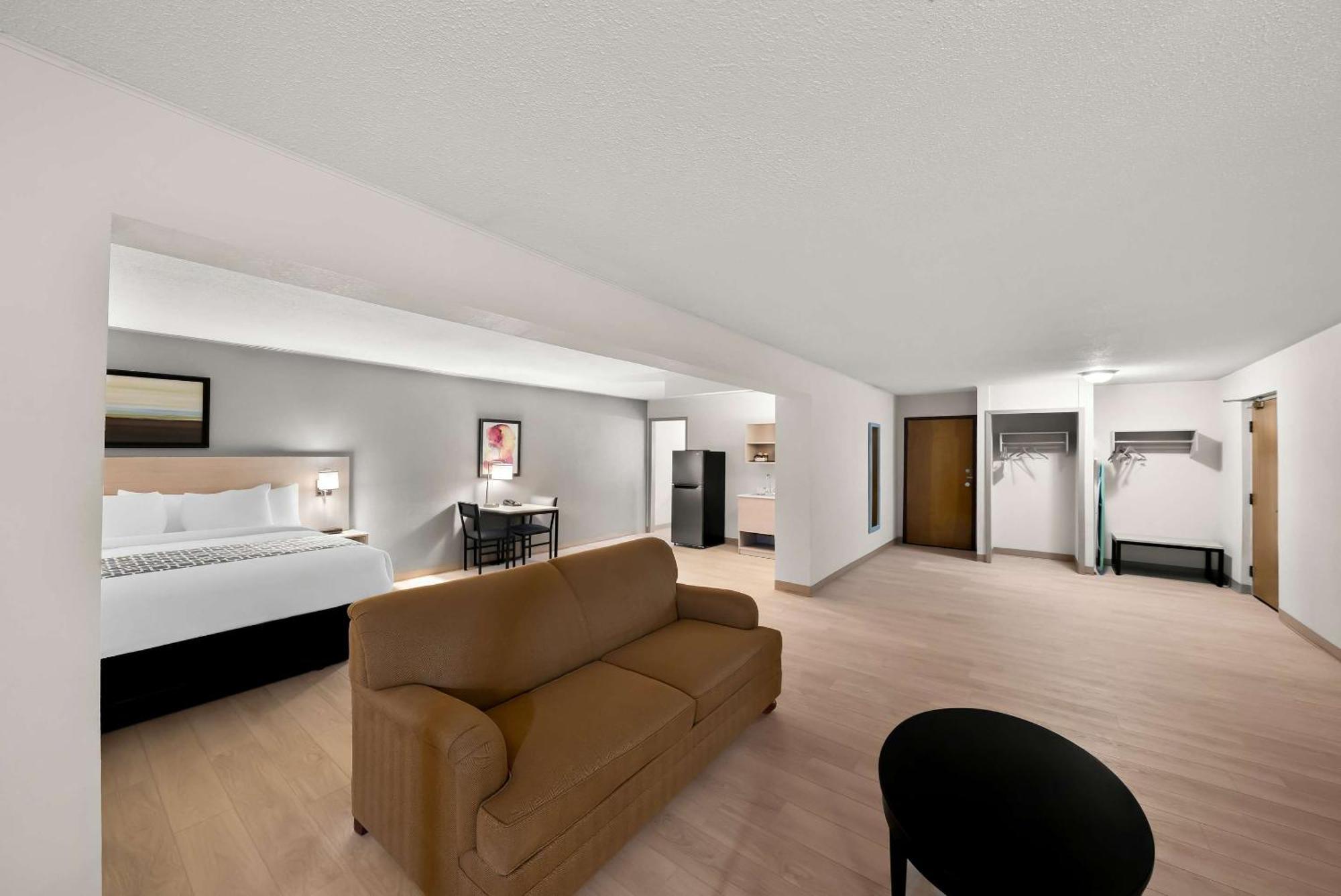 Suburban Studios, Kearney Luaran gambar