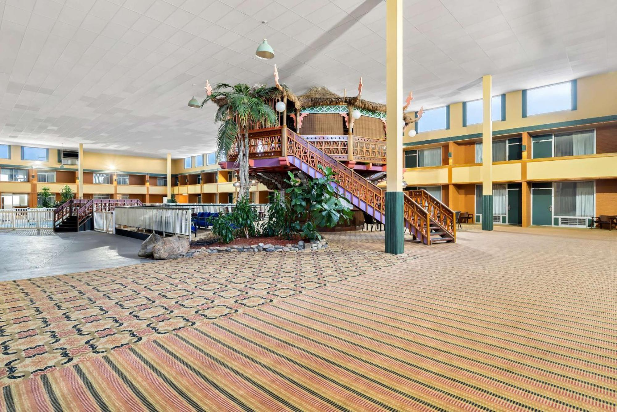 Suburban Studios, Kearney Luaran gambar