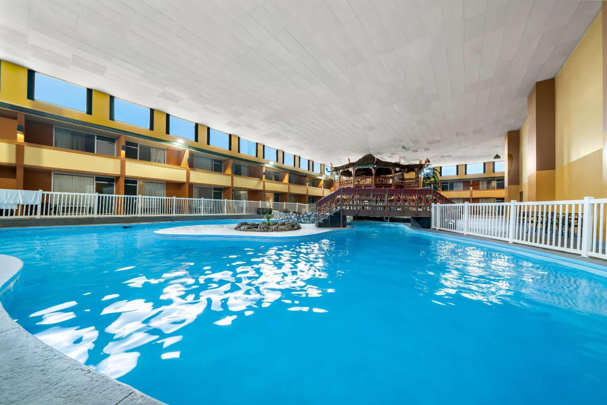 Suburban Studios, Kearney Luaran gambar