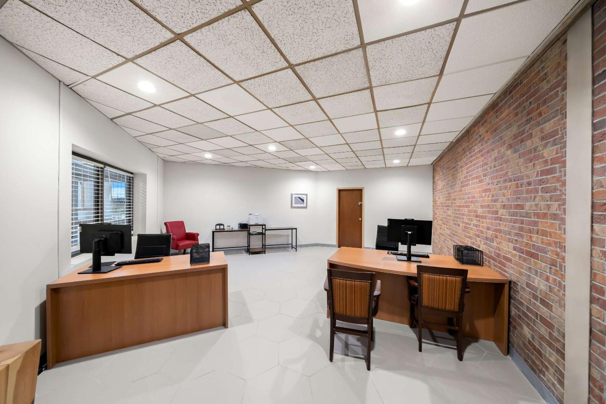 Suburban Studios, Kearney Luaran gambar