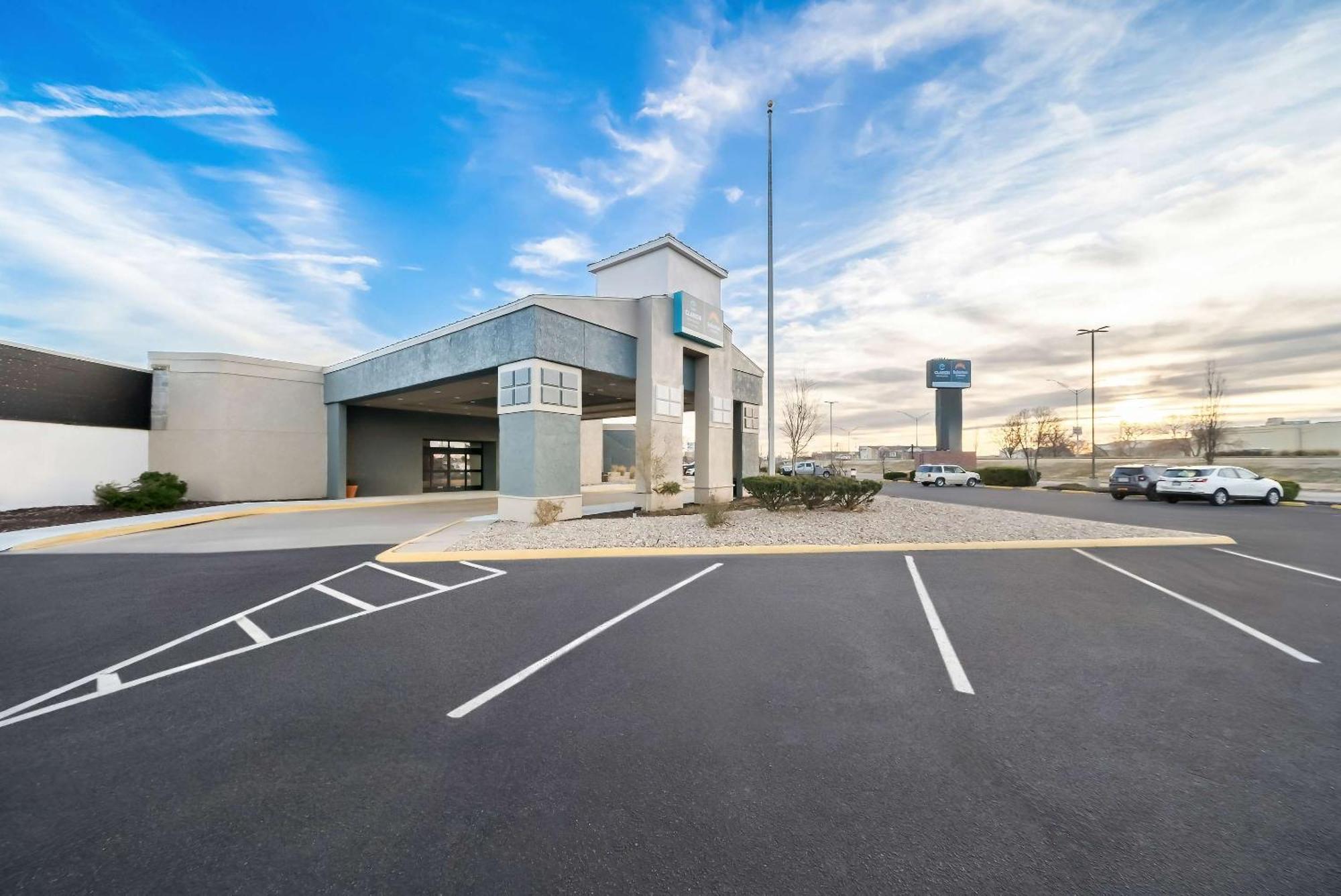 Suburban Studios, Kearney Luaran gambar